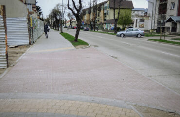 Kontynuacja remontów chodnika na ulicy Emilii Plater (6)
