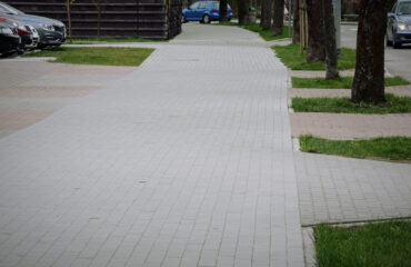 Kontynuacja remontów chodnika na ulicy Emilii Plater (9)